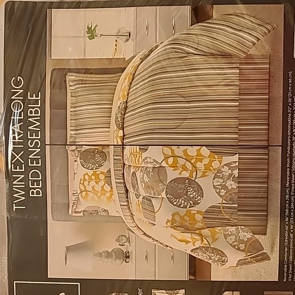 Twin Extra Long Bed Ensemble - Yellow and Gray - Picture 4 of 5